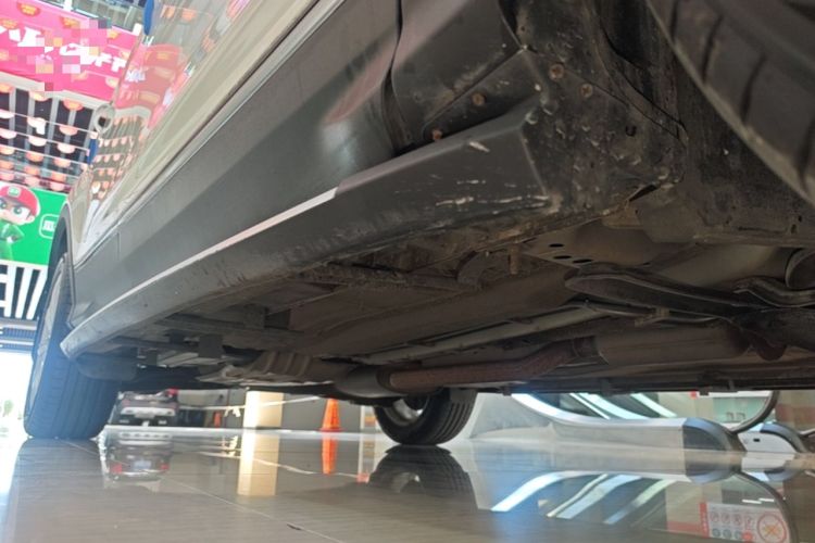Used Ford Kuga 2017 EcoBoost 180 Two-Wheel-Drive Luxury Wing Edition Right Side Sill