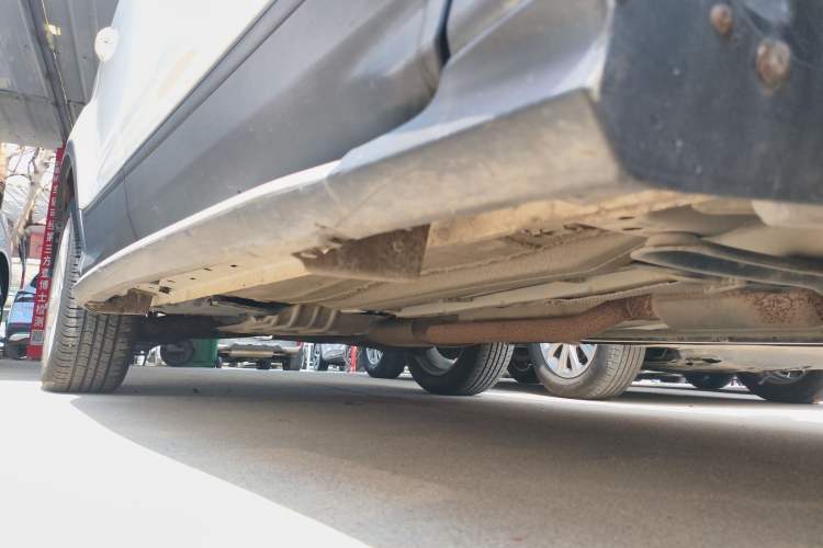 Used Ford Kuga 2017 EcoBoost 180 Two-Wheel-Drive Tiger Leap Model Right Side Sill