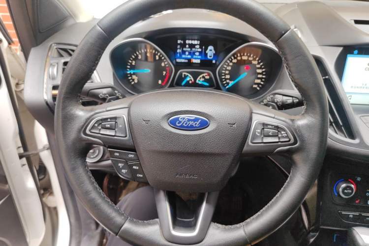 Used Ford Kuga 2017 EcoBoost 180 Four-Wheel Drive Luxury Wing Model Steering Wheel