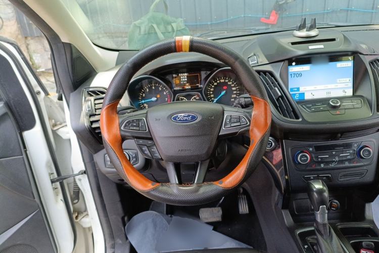 Used Ford Kuga 2017 EcoBoost 180 Four-Wheel Drive Luxury Wing Model Steering Wheel