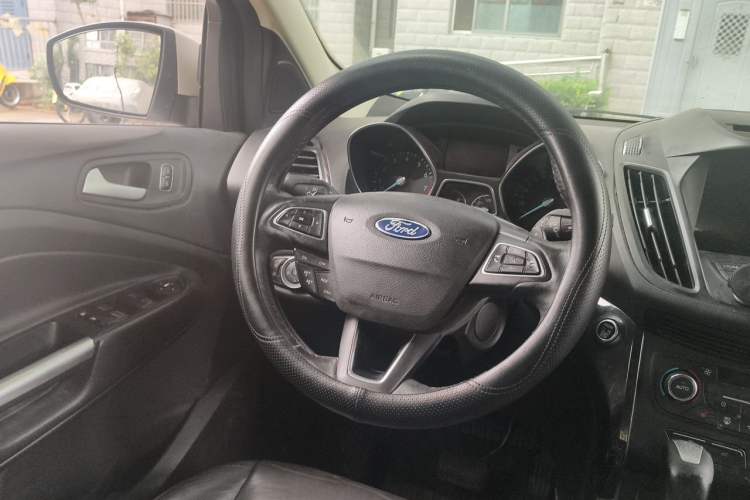 Used Ford Kuga 2017 EcoBoost 180 Two-Wheel-Drive Luxury Wing Edition Steering Wheel