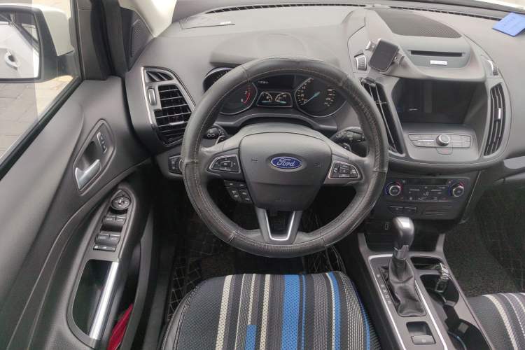 Used Ford Kuga 2017 EcoBoost 180 Two-Wheel-Drive Luxury Wing Edition Steering Wheel