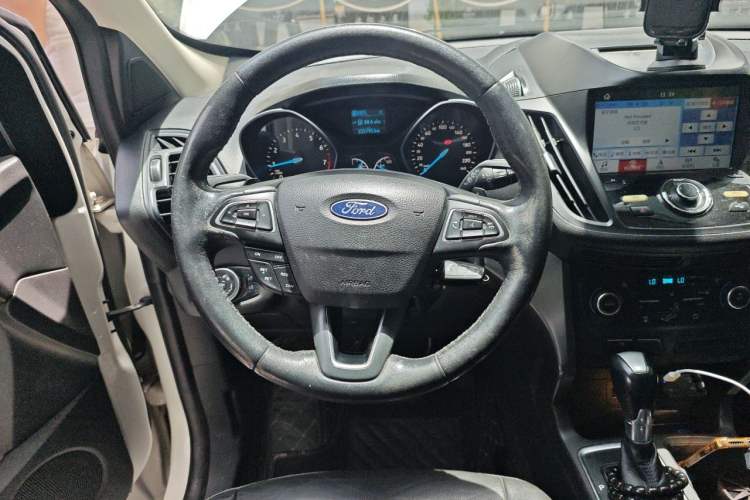 Used Ford Kuga 2017 EcoBoost 180 Two-Wheel-Drive Platinum Edition Steering Wheel