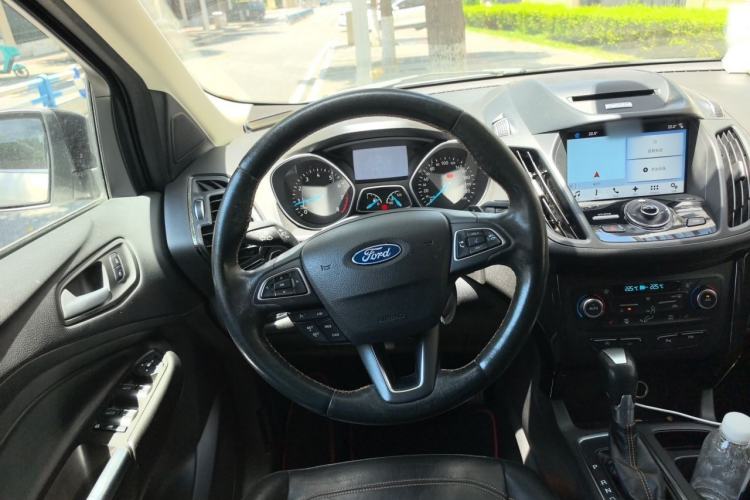 Used Ford Kuga 2017 EcoBoost 245 Four-Wheel-Drive Sport Model Steering Wheel