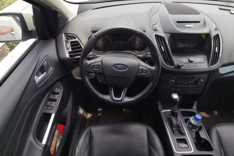 Used Ford Kuga 2017 EcoBoost 180 Two-Wheel-Drive Luxury Wing Edition Steering Wheel