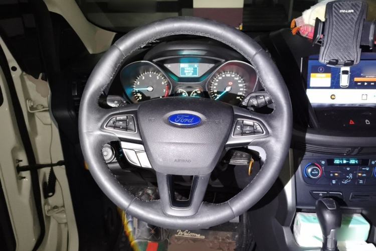 Used Ford Kuga 2017 EcoBoost 180 Two-Wheel-Drive Platinum Edition Steering Wheel