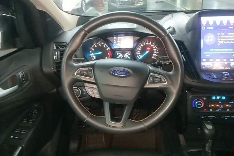 Used Ford Kuga 2017 EcoBoost 245 Four-Wheel-Drive Sport Model Steering Wheel