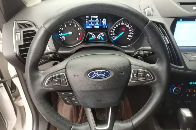 Used Ford Kuga 2017 EcoBoost 180 Four-Wheel Drive Luxury Wing Model Steering Wheel