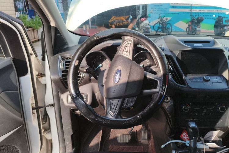 Used Ford Kuga 2017 EcoBoost 180 Two-Wheel-Drive Luxury Wing Edition Steering Wheel