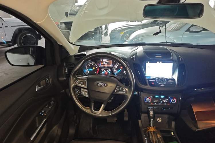 Used Ford Kuga 2017 EcoBoost 245 Four-Wheel-Drive Sport Model Steering Wheel