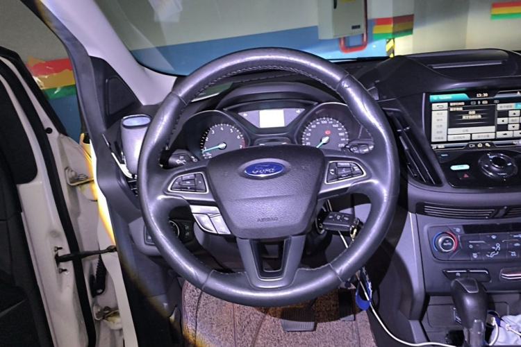 Used Ford Kuga 2017 EcoBoost 180 Two-Wheel-Drive Platinum Edition Steering Wheel