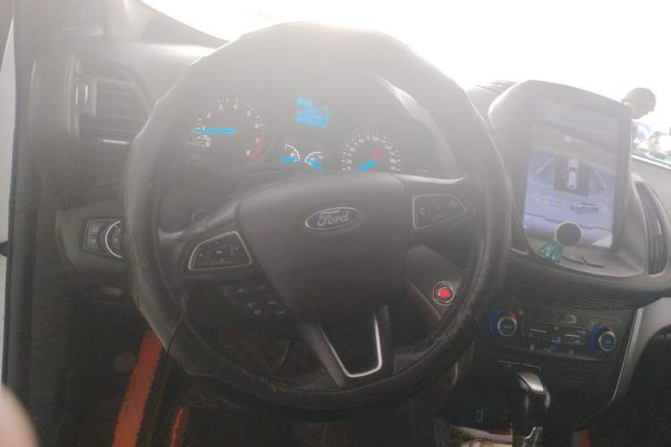 Used Ford Kuga 2017 EcoBoost 180 Two-Wheel-Drive Platinum Edition Steering Wheel