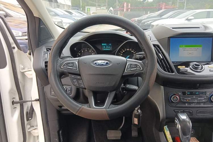 Used Ford Kuga 2017 EcoBoost 180 Two-Wheel-Drive Tiger Leap Model Steering Wheel