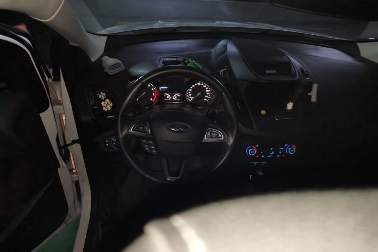Used Ford Kuga 2017 EcoBoost 180 Four-Wheel Drive Luxury Wing Model Steering Wheel