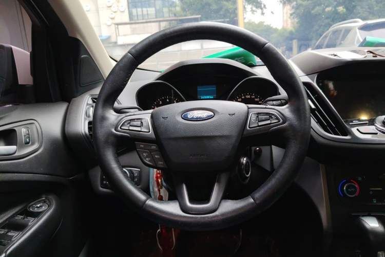 Used Ford Kuga 2017 EcoBoost 180 Two-Wheel-Drive Tiger Leap Model Steering Wheel