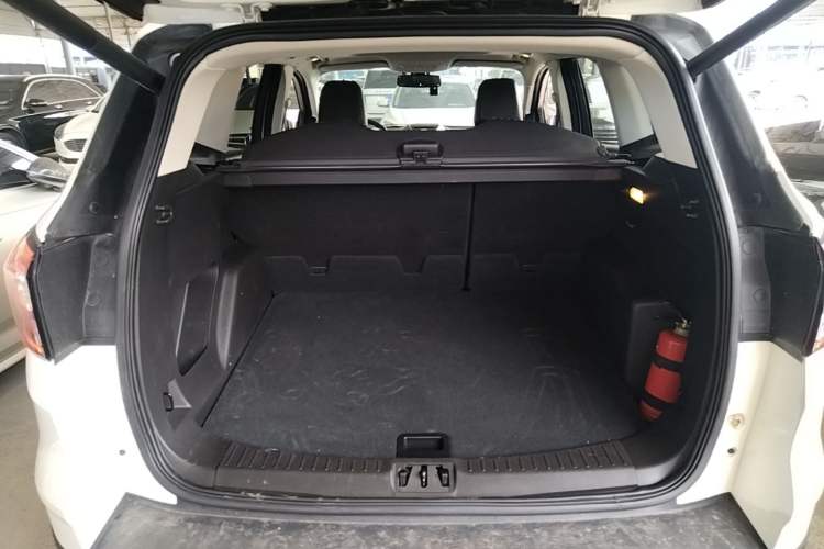 Used Ford Kuga 2017 EcoBoost 180 Four-Wheel Drive Luxury Wing Model Trunk