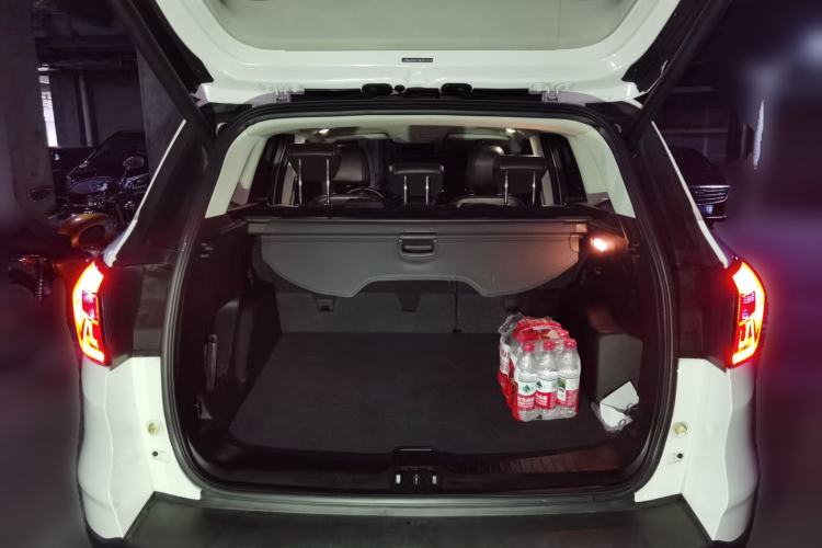 Used Ford Kuga 2017 EcoBoost 245 Four-Wheel-Drive Sport Model Trunk