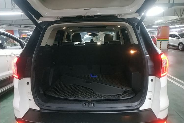 Used Ford Kuga 2017 EcoBoost 245 Four-Wheel-Drive Sport Model Trunk