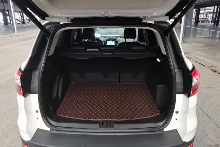 Used Ford Kuga 2017 EcoBoost 180 Four-Wheel Drive Luxury Wing Model Trunk