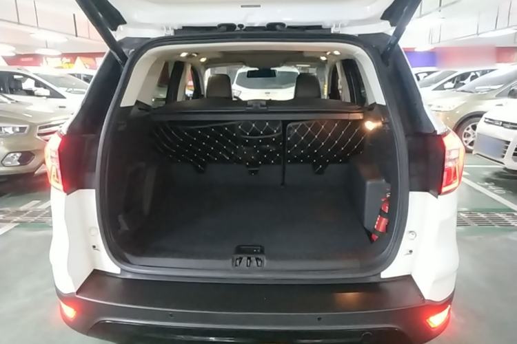 Used Ford Kuga 2017 EcoBoost 245 Four-Wheel-Drive Sport Model Trunk