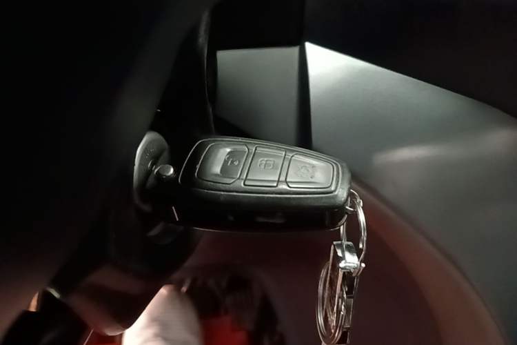 Used Ford Kuga 2017 EcoBoost 180 Two-Wheel-Drive Tiger Leap Model Vehicle Key