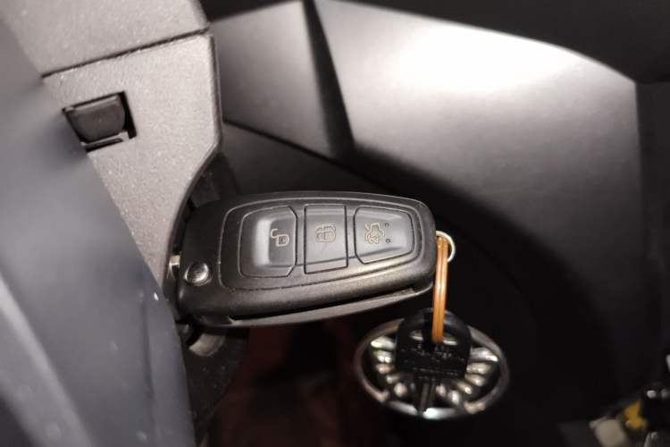 Used Ford Kuga 2017 EcoBoost 180 Two-Wheel-Drive Tiger Leap Model Vehicle Key