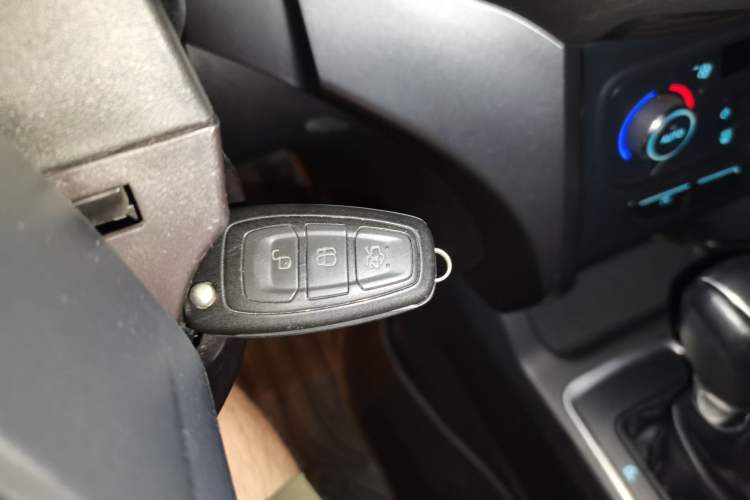 Used Ford Kuga 2017 EcoBoost 180 Two-Wheel-Drive Tiger Leap Model Vehicle Key