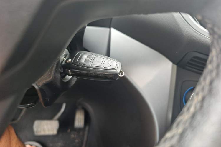 Used Ford Kuga 2017 EcoBoost 180 Two-Wheel-Drive Tiger Leap Model Vehicle Key