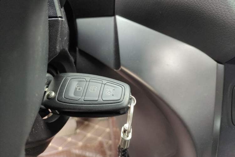 Used Ford Kuga 2017 EcoBoost 180 Two-Wheel-Drive Tiger Leap Model Vehicle Key