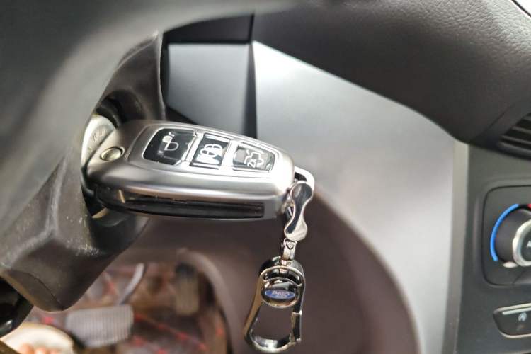 Used Ford Kuga 2017 EcoBoost 180 Two-Wheel-Drive Tiger Leap Model Vehicle Key