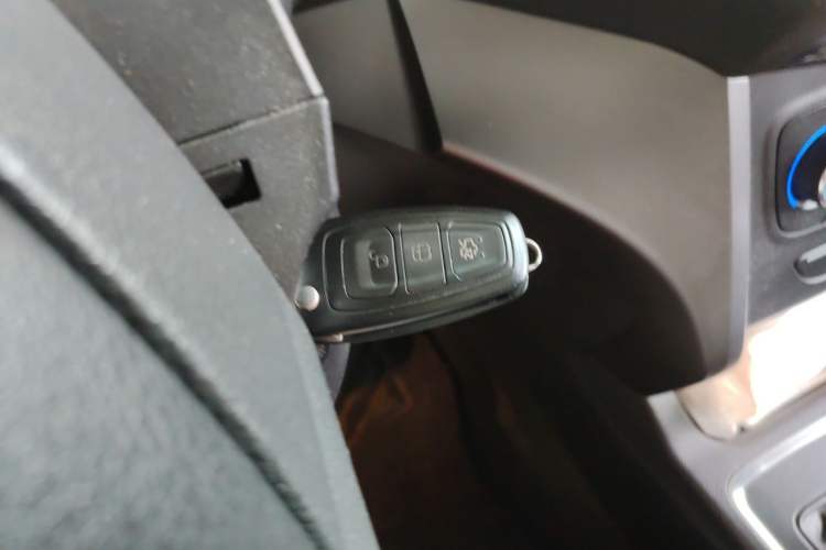 Used Ford Kuga 2017 EcoBoost 180 Two-Wheel-Drive Elite Trim Vehicle Key