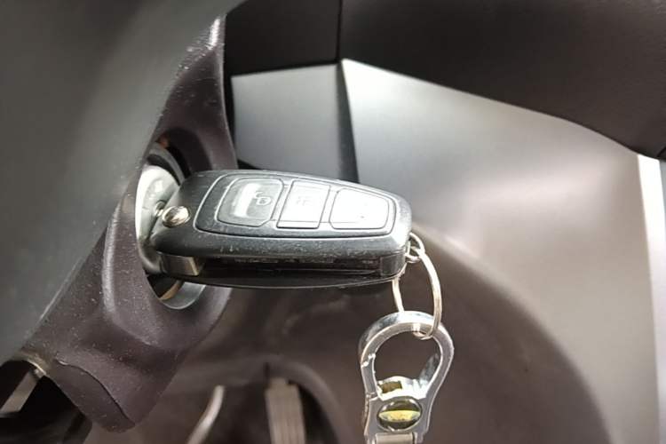 Used Ford Kuga 2017 EcoBoost 180 Two-Wheel-Drive Tiger Leap Model Vehicle Key