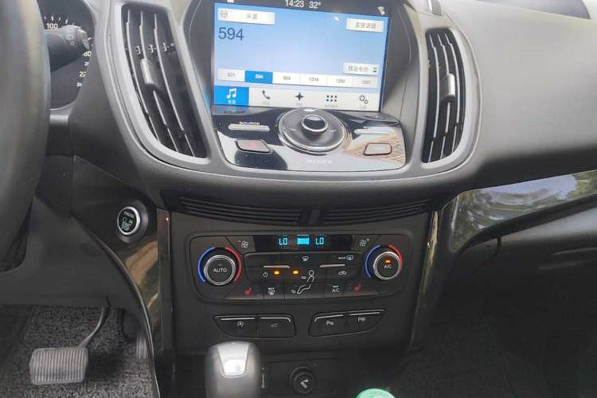 Used Ford Kuga 2017 EcoBoost 245 Four-Wheel-Drive Sport Model Audio And AC Panel