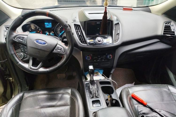 Used Ford Kuga 2017 EcoBoost 180 Two-Wheel-Drive Platinum Edition Center Console