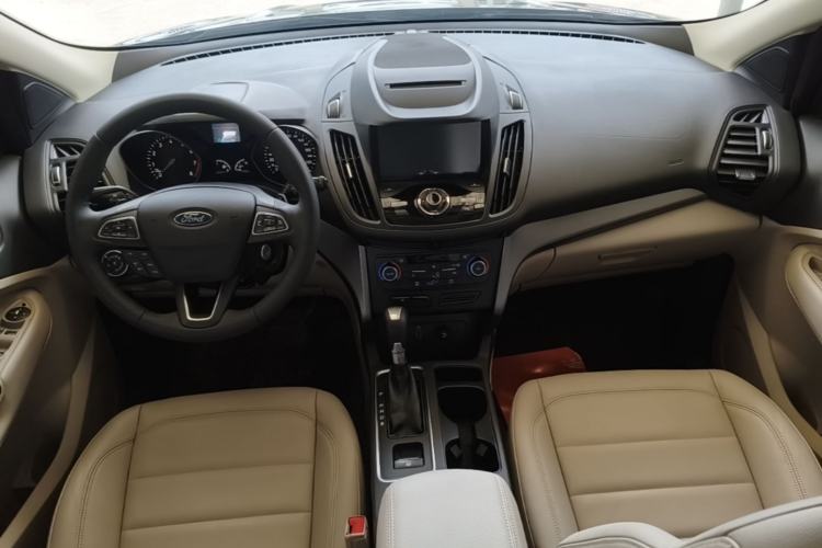 Used Ford Kuga 2017 EcoBoost 180 Two-Wheel-Drive Platinum Edition Center Console