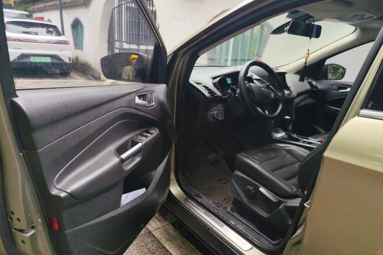 Used Ford Kuga 2017 EcoBoost 180 Two-Wheel-Drive Platinum Edition Driver Seat