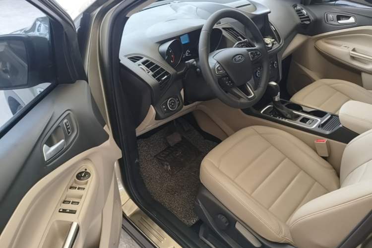 Used Ford Kuga 2017 EcoBoost 180 Two-Wheel-Drive Platinum Edition Driver Seat