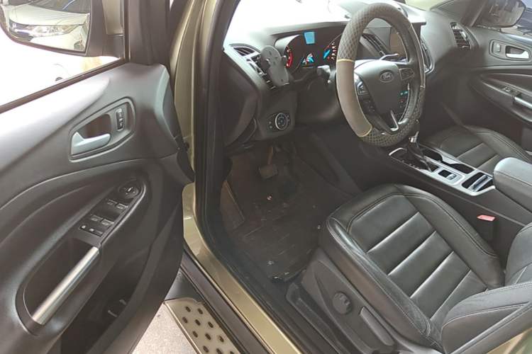 Used Ford Kuga 2017 EcoBoost 180 Two-Wheel-Drive Platinum Edition Driver Seat