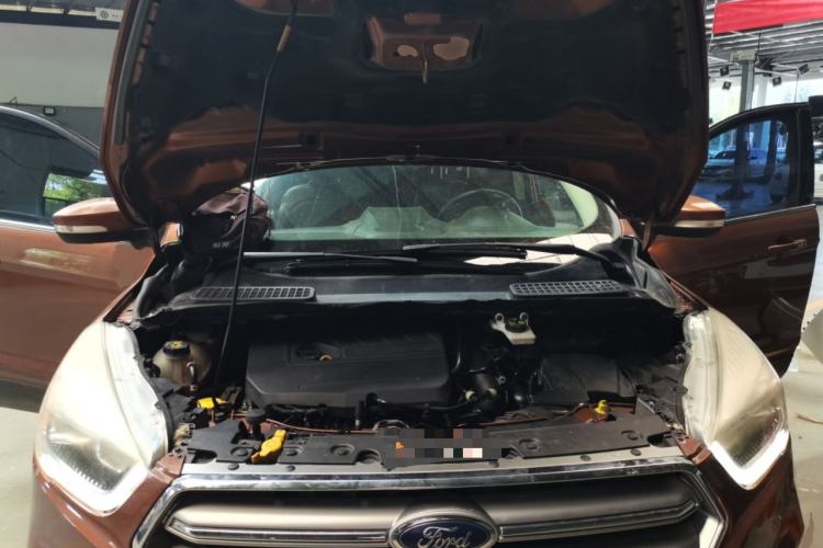 Used Ford Kuga 2017 EcoBoost 180 Two-Wheel-Drive Tiger Leap Model Engine Bay