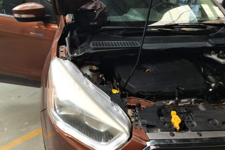 Used Ford Kuga 2017 EcoBoost 180 Two-Wheel-Drive Tiger Leap Model Engine Bay Right