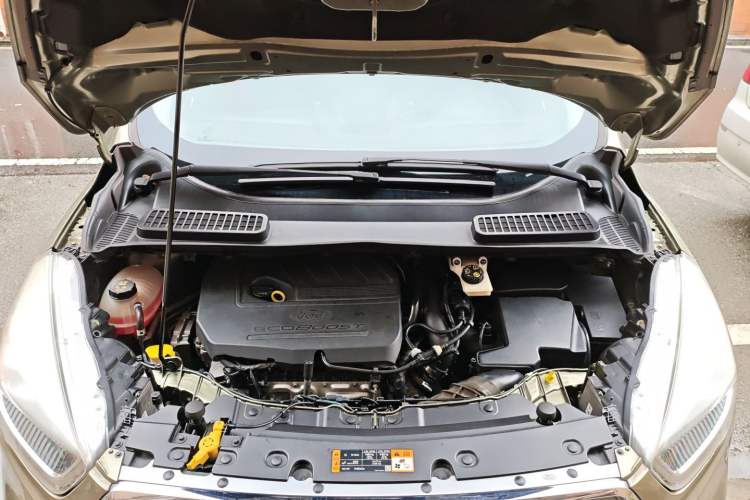 Used Ford Kuga 2017 EcoBoost 180 Two-Wheel-Drive Tiger Leap Model Engine Bay