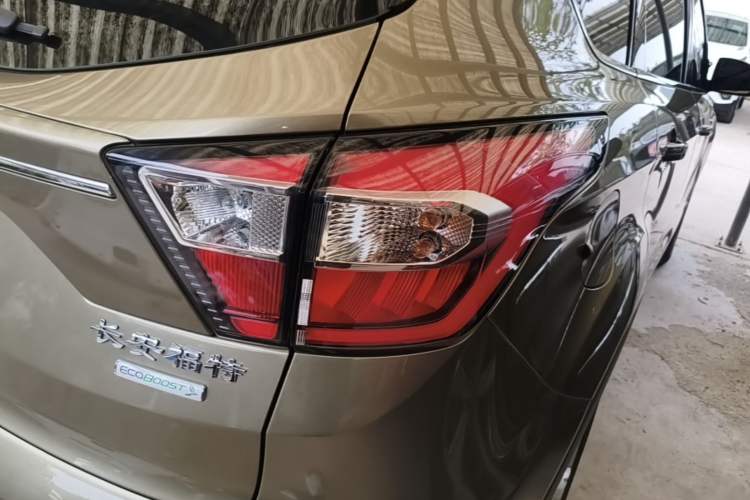 Used Ford Kuga 2017 EcoBoost 180 Two-Wheel-Drive Platinum Edition Exterior 3