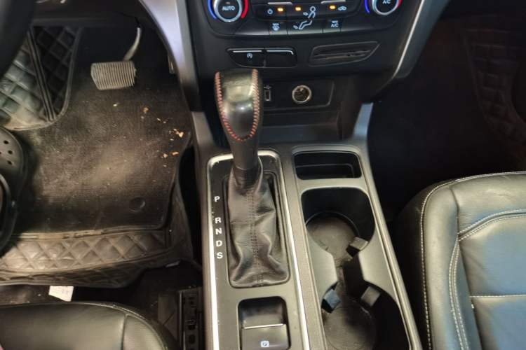 Used Ford Kuga 2017 EcoBoost 180 Two-Wheel-Drive Tiger Leap Model Gear Lever