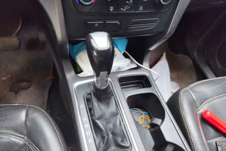 Used Ford Kuga 2017 EcoBoost 180 Two-Wheel-Drive Platinum Edition Gear Lever