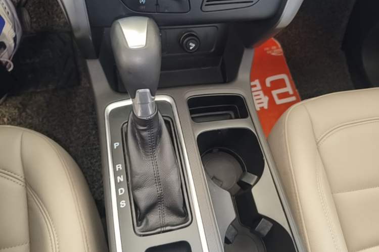 Used Ford Kuga 2017 EcoBoost 180 Two-Wheel-Drive Platinum Edition Gear Lever
