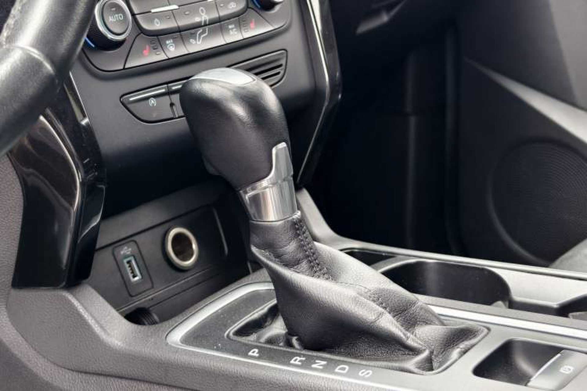 Used Ford Kuga 2017 EcoBoost 180 Four-Wheel Drive Luxury Wing Model Gear Lever