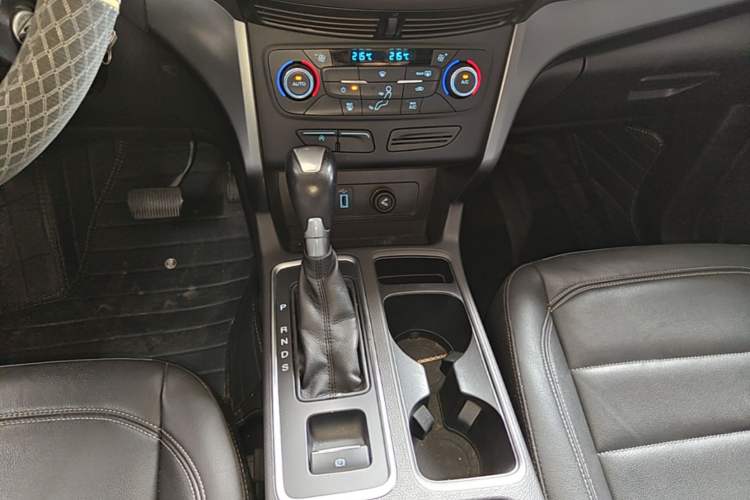 Used Ford Kuga 2017 EcoBoost 180 Two-Wheel-Drive Platinum Edition Gear Lever