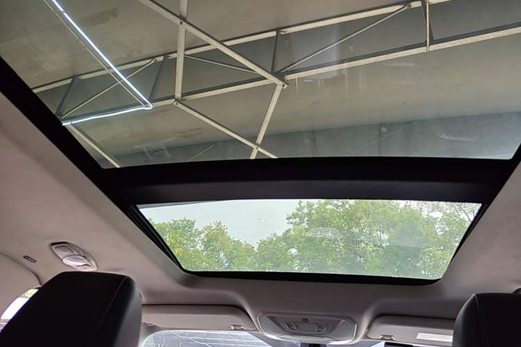 Used Ford Kuga 2017 EcoBoost 180 Two-Wheel-Drive Platinum Edition Headliner