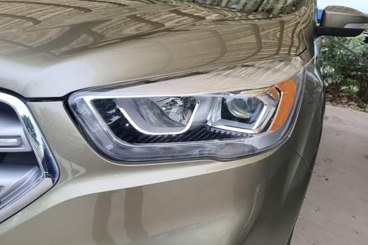 Used Ford Kuga 2017 EcoBoost 180 Two-Wheel-Drive Platinum Edition Left Front Headlight