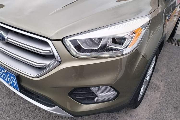 Used Ford Kuga 2017 EcoBoost 180 Two-Wheel-Drive Luxury Wing Edition Left Front Headlight
